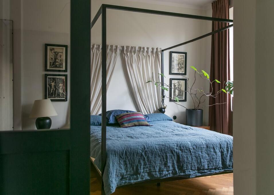 Dark Blue Apartment ワルシャワ エクステリア 写真